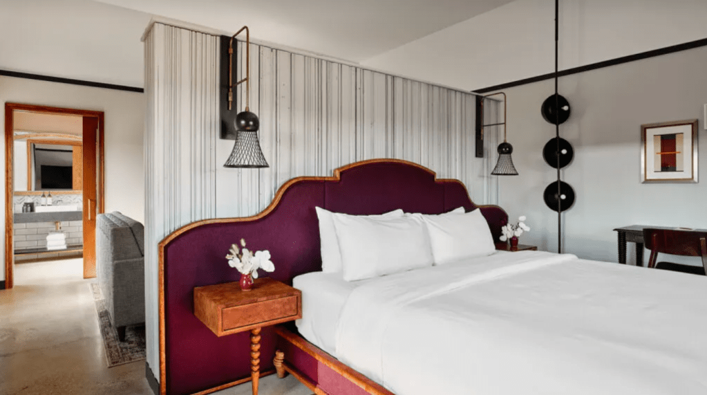 Image Source: https://detroitfoundationhotel.com/
King Suite