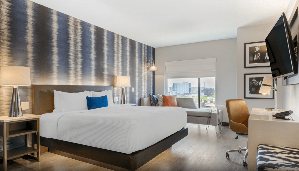 Image Source: https://www.cambriadetroit.com/hotel-rooms-downtown-detroit#gallery-6093-2