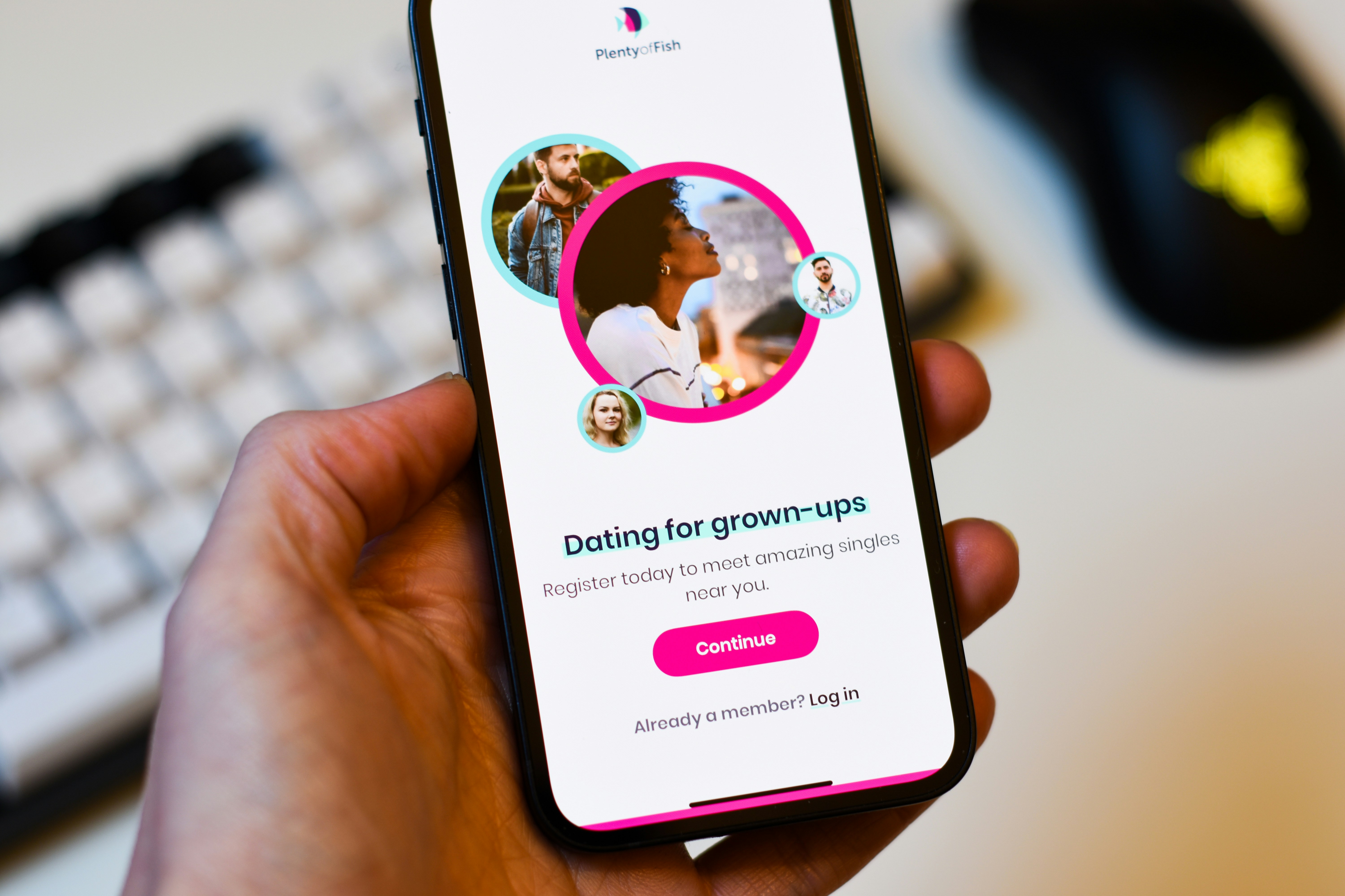 Things Men Do on Dating Apps That Immediately Give Women the Ick
